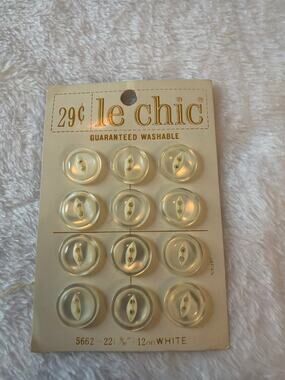 Vintage Le Chic White Clear 2 Hole Sewing Buttons 5662-22 Japan NOS Set of 12